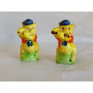 Vintage Three Little Pigs Salt n Pepper Shakers~Japan~.